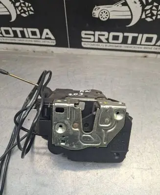 Mercedes-Benz C W203 Front door lock 2037200135