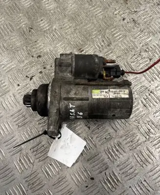 Volkswagen PASSAT B6 Starter motor 02Z911023H