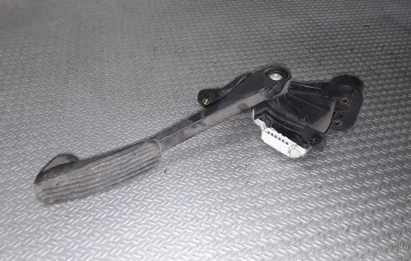 Volvo XC90 Accelerator throttle pedal 30683520