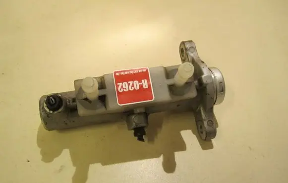 Mitsubishi Outlander Master brake cylinder 323546