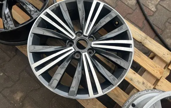 Volkswagen Tiguan R18 alloy rim 5NN601025L