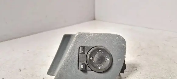 Skoda Octavia Mk1 (1U) Wing mirror switch 1U1959565C