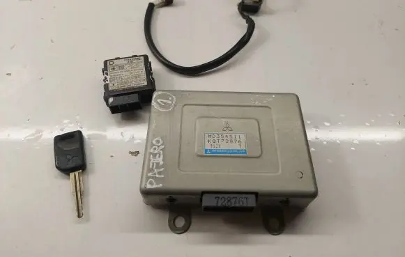 Mitsubishi Pajero Sport I Engine ECU kit and lock set MD354511 K8T72876 MR438587