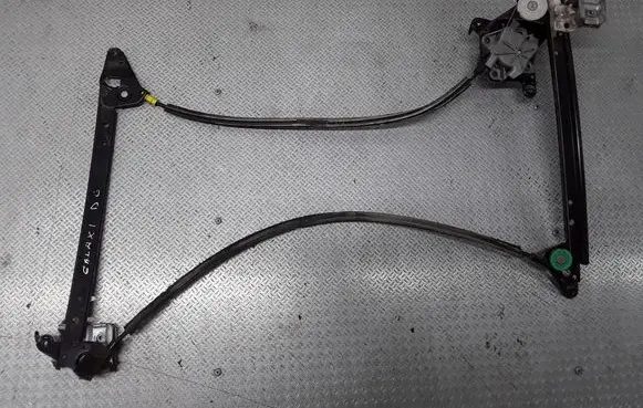 Rear door manual window regulator