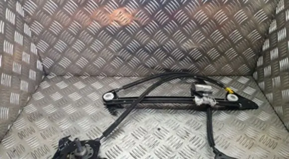 Rear door manual window regulator