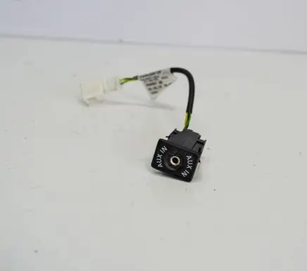 Volkswagen PASSAT B7 AUX in-socket connector 3AA971154