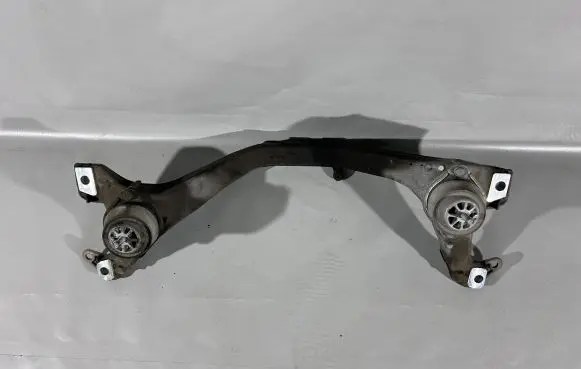 Porsche Cayenne (92A) Engine mounting bracket 7P0199207 7P6199131