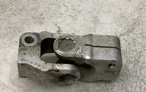 Volvo XC90 Steering column universal joint W1196554