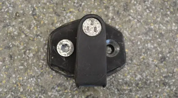 BMW 5 E39 Front door lock loop/hook striker 8105511