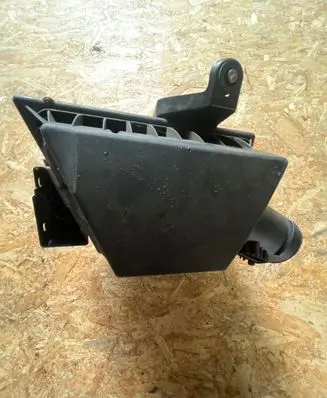 Land Rover Discovery Sport Air filter box BJ329600AE 21042015