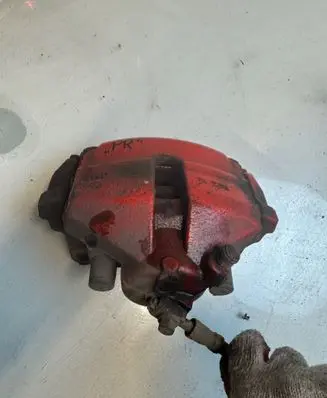 Volkswagen Golf VI Front brake caliper 323232