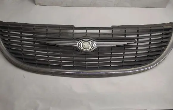 Chrysler Voyager Front bumper upper radiator grill 4857292