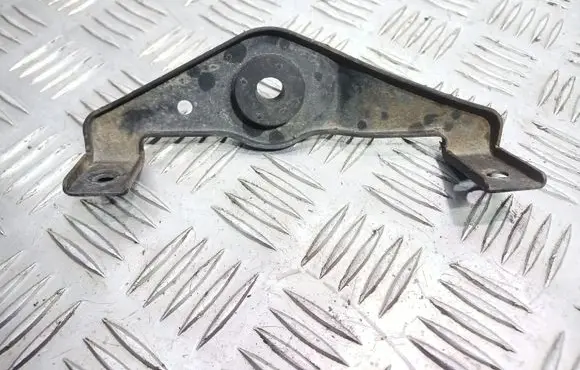 Radiator mount bracket