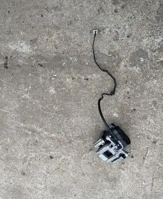 Opel Astra L Rear brake caliper 9819059380
