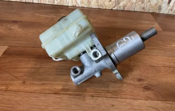 BMW 5 E60 E61 Master brake cylinder 320671791
