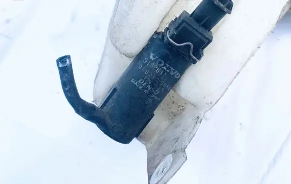 Volvo S40, V40 Windscreen/windshield washer pump 9169611
