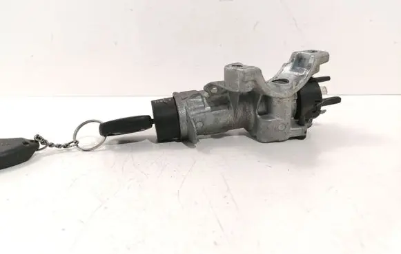 Volkswagen PASSAT B5 Ignition lock 4D0905851E
