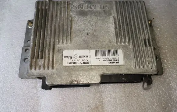 Renault Megane I Engine control unit/module 7700861151 7700105157 S105300204A