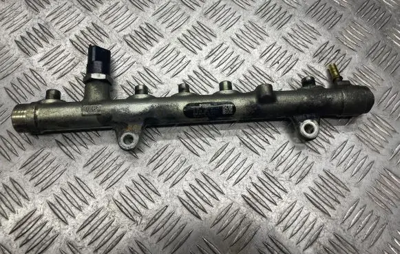 Nissan Primera Fuel main line pipe 8200330912 021161L4 0445214065