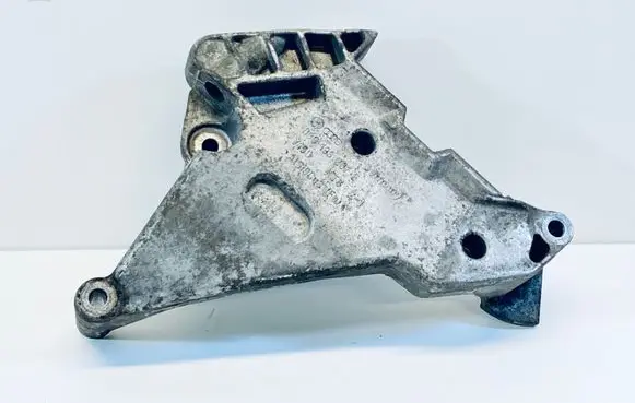 Volkswagen PASSAT B6 Engine mounting bracket 03G199207E