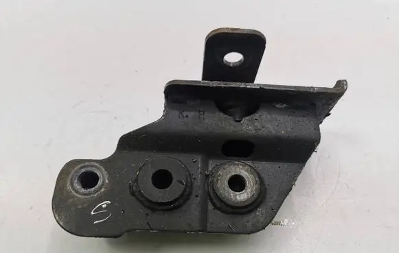 Nissan Qashqai Engine mount bracket