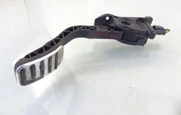 Volvo V40 Accelerator throttle pedal 31341777
