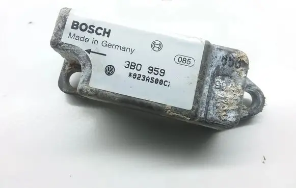 Volkswagen PASSAT B5 Airbag deployment crash/impact sensor 3B0959643 0285001177