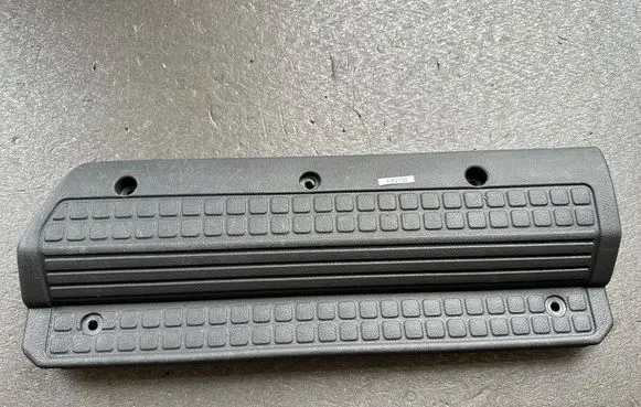 Nissan Patrol Y60 Rear sill trim cover 7695406J00