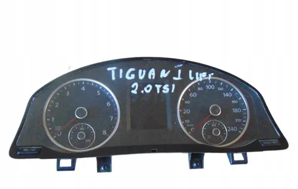 Volkswagen Tiguan Speedometer (instrument cluster) 5N0920883