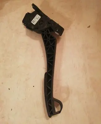 Volvo V70 Accelerator throttle pedal 30715175 6PV00954800