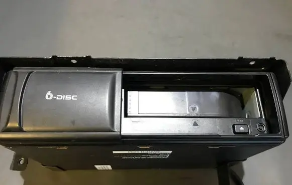 Volkswagen Touareg I CD/DVD changer 1J6035111