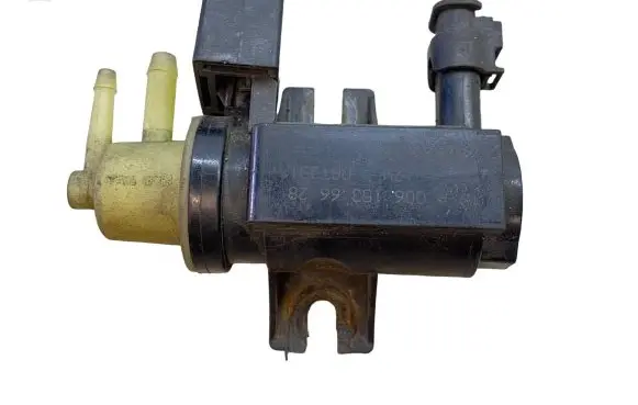 Mercedes-Benz A W169 Vacuum valve A0061536628 0T331