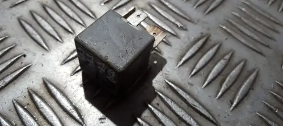 Audi A4 S4 B5 8D Other relay 443951253j 213899511