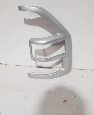 Mitsubishi Pajero Headlight/headlamp mounting bracket R1726