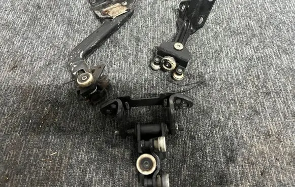 Mercedes-Benz Sprinter W906 Sliding door upper roller guide/hinge 2006R