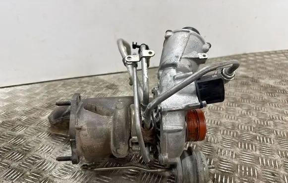 Infiniti QX30 Turbo 14411HG00N A2700902980 14411HG00M