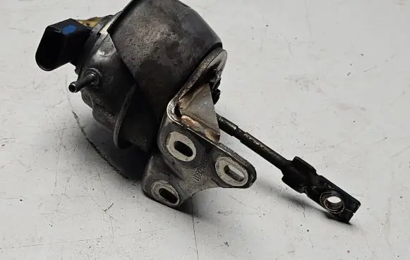 Audi A4 S4 B8 8K Turbine electric control actuator 8069310001