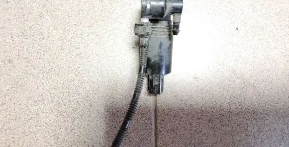 Volvo V40 Windscreen/windshield washer pump 1026810