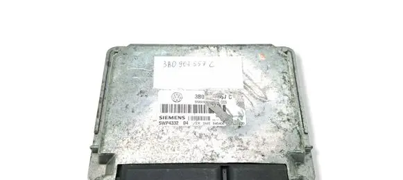 Volkswagen PASSAT B5 Engine control unit/module 3B0907557C