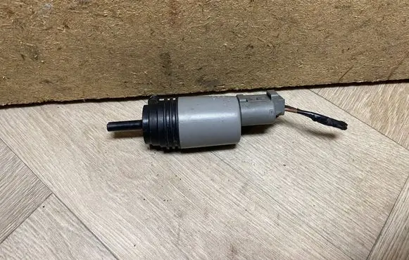 BMW 1 E81 E87 Windscreen/windshield washer pump 6934159 67126934159 7302589