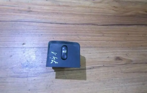 Renault Megane II Central locking switch button 28082