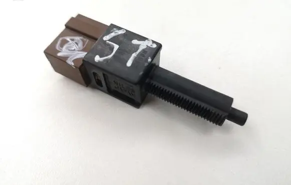 Nissan Juke I F15 Brake pedal sensor switch