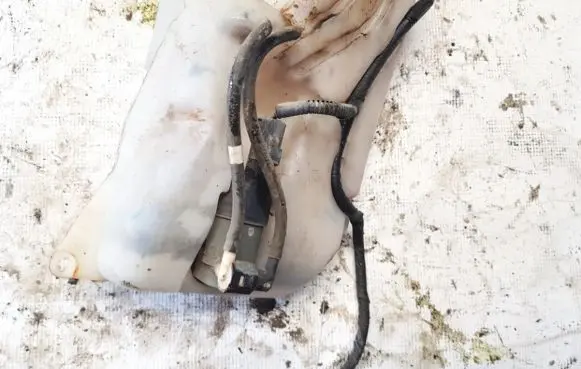 Nissan Qashqai Windscreen/windshield washer pump 681155 246091