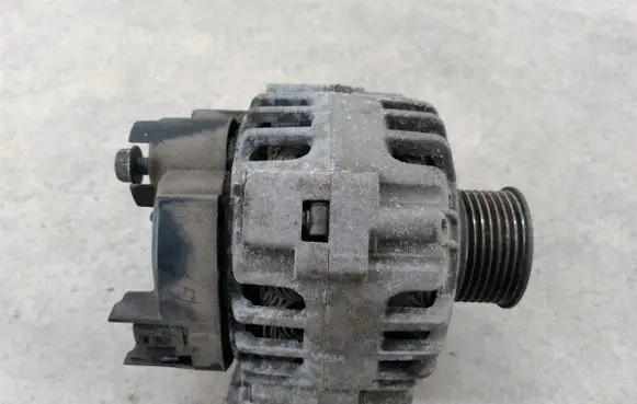 Renault Clio III Generator/alternator 8200654541