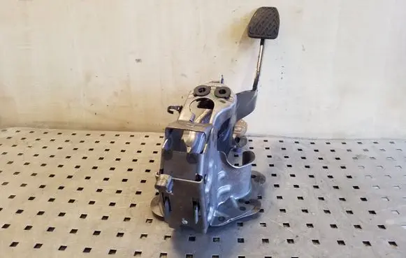 Nissan Qashqai Brake pedal 