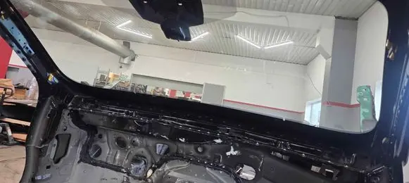 Jaguar XE Front windscreen/windshield window T4N39593