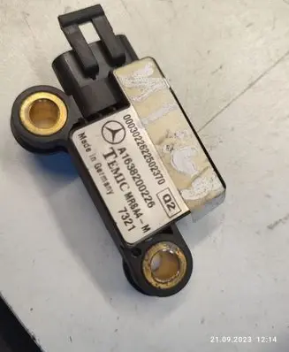 Mercedes-Benz ML W163 Airbag deployment crash/impact sensor 1638200226