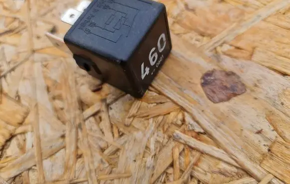 Volkswagen PASSAT B6 Other relay 1K0951253A V23134J52X430