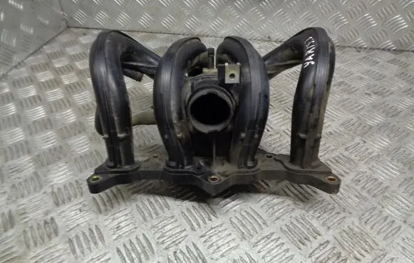 Toyota Yaris Intake manifold