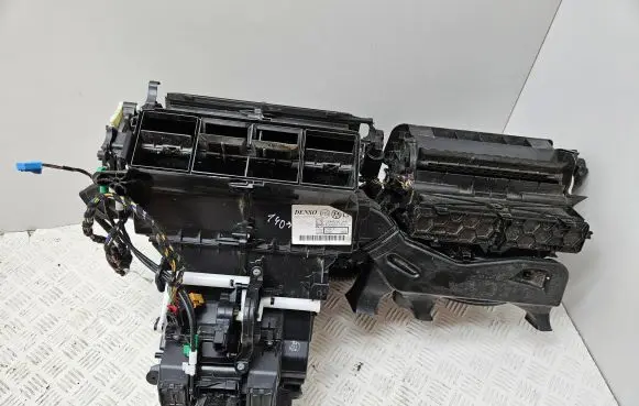 Skoda Superb B8 (3V) Interior heater climate box assembly 5QB816005E